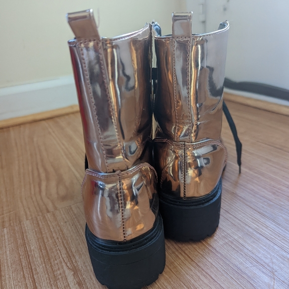 Matellic Boots - Picture 2 of 7